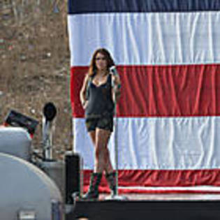 miley-cyrus_COM-partyintheusa-2009sep12-028 - aproape toate pozele mele cu Miley si Hannah