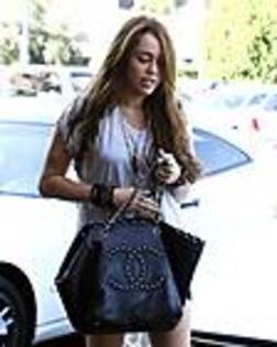 miley-cyrus_COM-studiocity2009sep21-citywork010 - aproape toate pozele mele cu Miley si Hannah