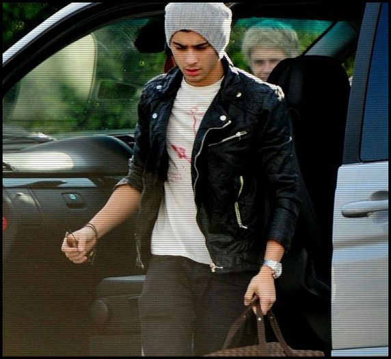 ↘. [pleacă în apartamentul lui] - Epii 25 _ Replay