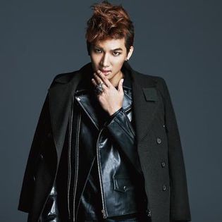 Nu o sa te doara. (o prinde de brat,dand puterea de un nemuritor)