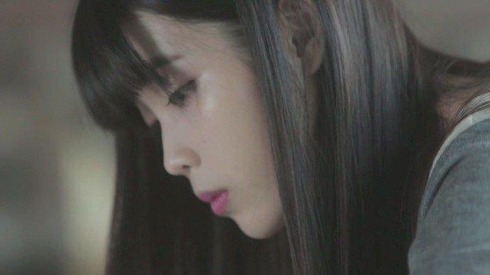 Unde ma aflu mai exact? (se ridica din pat)