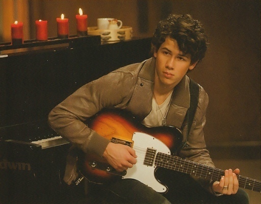 nick-album-pics-nick-jonas-9902758-512-400 - Pt Nadia