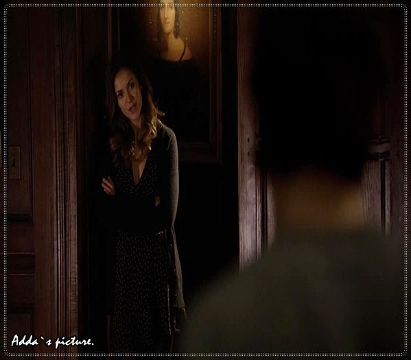 》Heey..ce faci?..*se intinde si ia arcul ei de pe jos; se joaca cu el* #Allison.