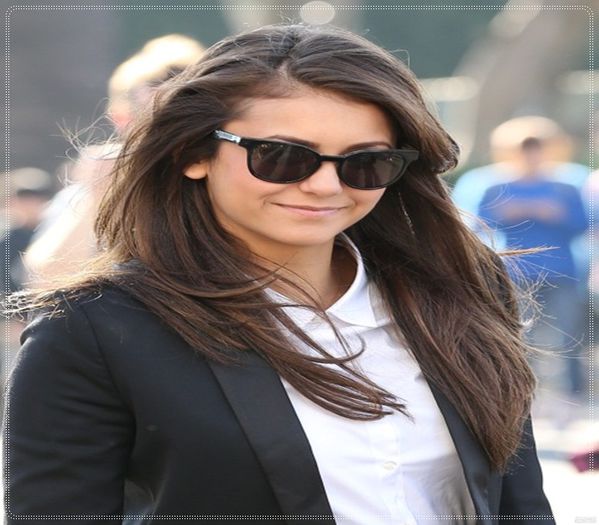 》*iese din lift cantand* Sa se auda tarabane cu ritmuri orientale *se duce in bucatarie* - Epii 25 _ Replay