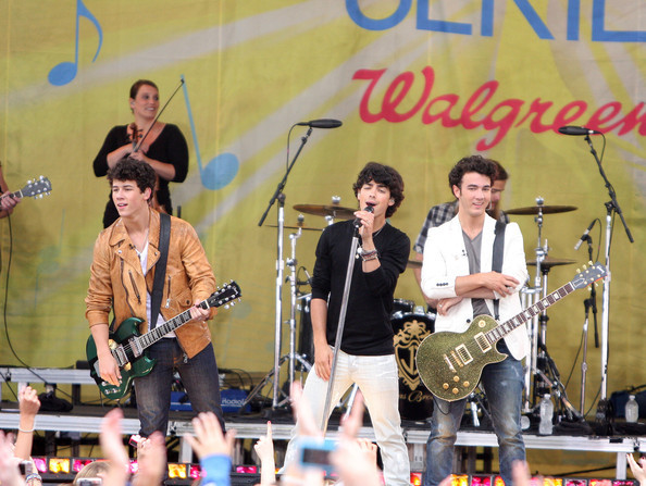 400_jonasbrothers_090612_slovekin_88448414 (8)