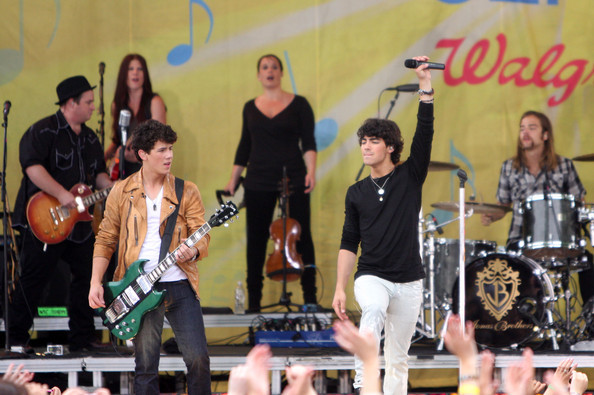 400_jonasbrothers_090612_slovekin_88448414 (16)