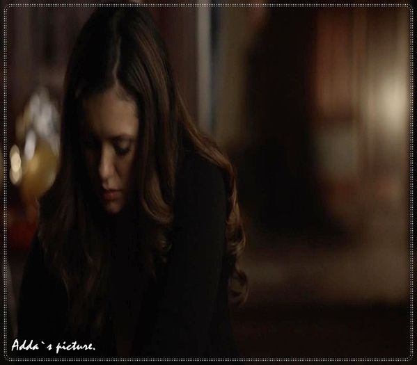 *coboara cu ochii in caiet; isi ia ceva de baut si continua sa citeasca*