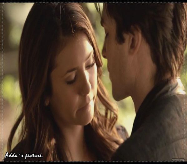 clk Sa fiu cu tine nu ma face sa sufar, Damon... Dimpotriva, ma face cea mai fericita; *il imbratiseaza* Dar cand doresti tu sa incepi un nou capitol cu alta femeie, sa nu eziti *isi baga fata in gulerul lui*
