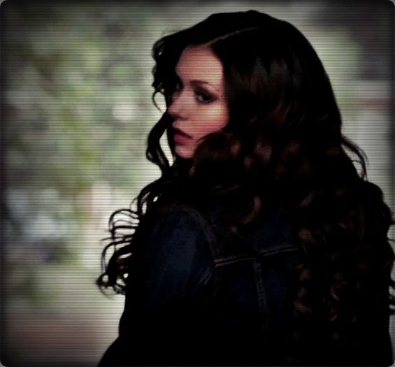 - O sa`ti aduc unu cu tot cu palarie...[pleaca razand]