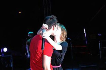 164282_581281595217988_98456213_n