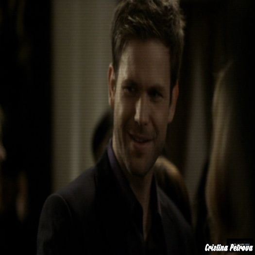 ➹`Петрова пожар.ϟ; Periculoasă mică. *se uită la ea și râde, bea din sticlă*