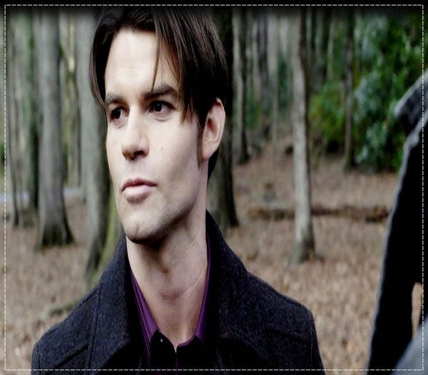 ;; clk *inchide tlf si adulmeca* Hmmm, busuiooc ;X asta-i Derek *se intoarce cu fata spre ei si le; face cu mana* =))))
