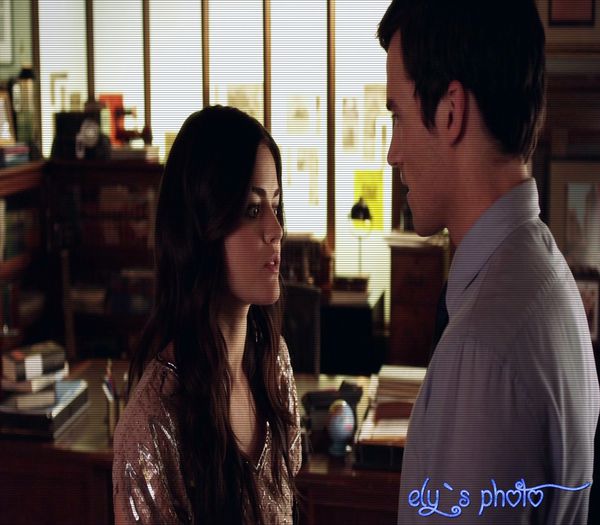 .•*´♥`*•. Hai sus la noi.*il ia de mana si intra in lift, se duc in apartamentul ei*