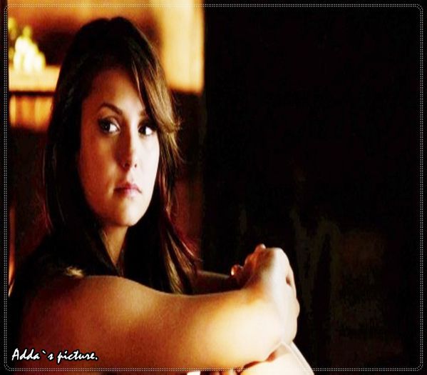 》clk *se uita dupa ei; da din umeri; da drumul la melodia Bang Bang si incepe sa danseze; ca Hanna din PLL in 5x20* =))))  http://cf.foreveryoungadult.com/_uploads/images/pll_520_hanna_ragedance_3.gif
