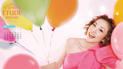 Cu mine.Buna ziua..Eu sunt Luna!