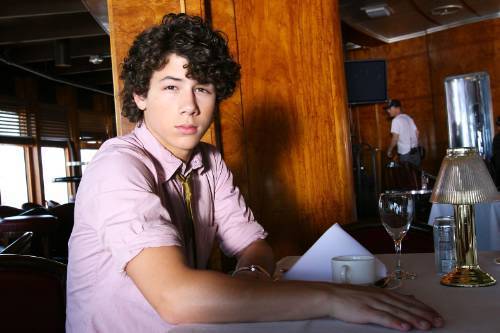 ZUEDPDQFEPRJFMWHCWG (60) - Nick Jonas