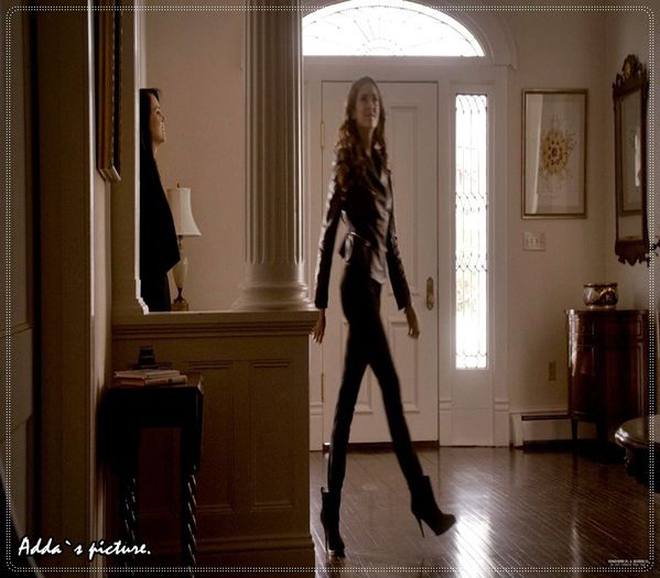 》clk *scoate o pereche de ch;;;loti* Uite, astia am avut doua perechi la fel, sper sa-ti placa=)))) - Epii 25 _ Replay