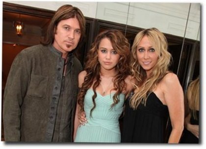 miley-cyrus-golden-globes-party-07