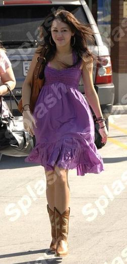 miley-cyrus-picture-purple-dress-1.0.0.0x0.437x912