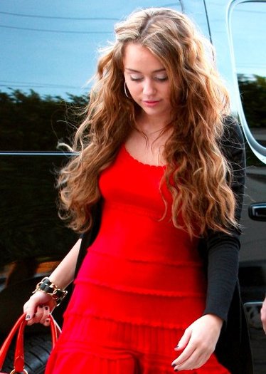 miley-cyrus-red-hot-dress-3