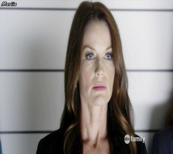 ɳҽყɱαɾ | CL Ce e asa de neinregula cu vocea mea?Crezi ca eu mai suport sa te aud noaptea; cantand?Cand nu poti tu sa adormi nu lasi nici pe altii, canti asa ca han;;dicapatu. *nici ea nu o observa pe Adda* + *arunca cu biscuiti in el*
