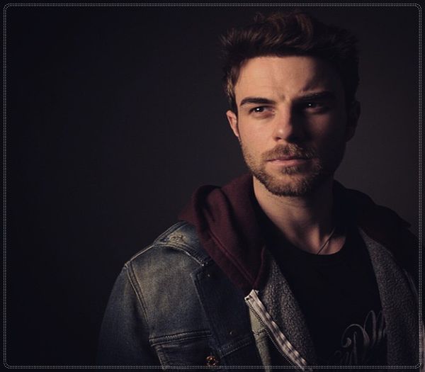 ;; clk Sa speram=)))) *isi plimba doua degete pe talia ei urmarindu-le cu privirea apoi se - here - episode 44 - done