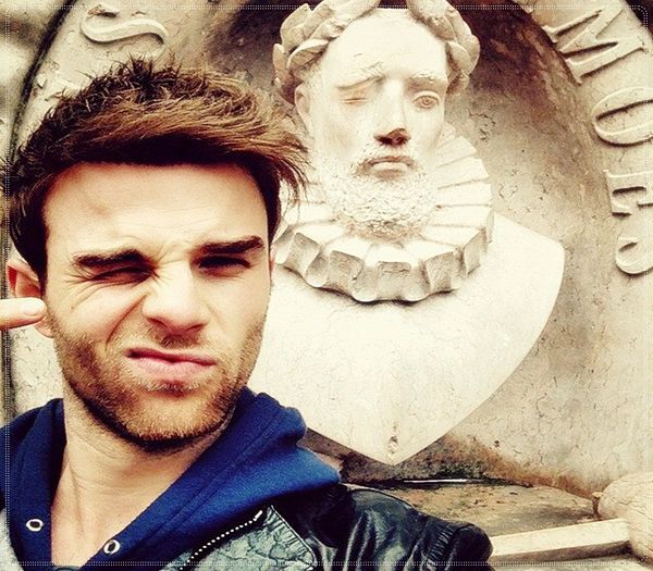 ;; clk Sa stii ca da... De multe ori iau decizii cu cel de jos=))))#Tatia. Pai, de cand mi-ai tinut; fratele in transa ;) =))) #Zoe.
