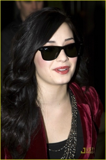 normal_demi-lovato-know-jonas-brothers-02