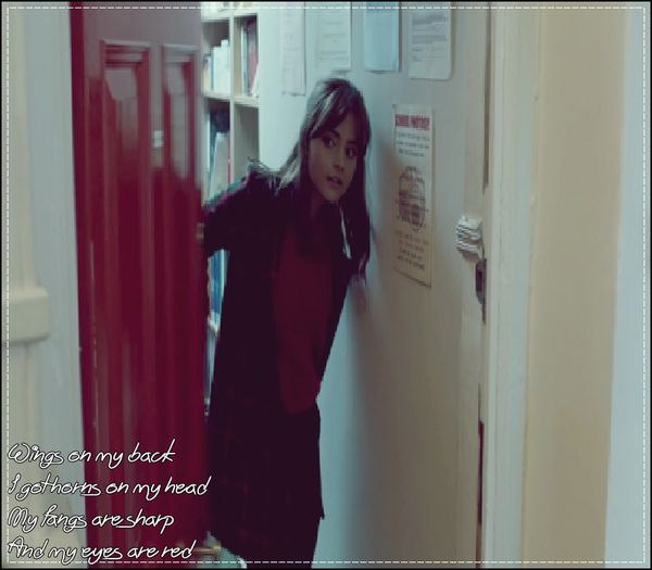 ×ƛƔƛƊƛƘЄƊƛƔƦƛ ☠ ¦ ¤intră în bloc şi îşi dă jacheta jos¤ bună-bună.