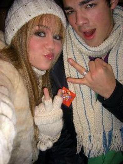 BGTFIXGKGAOZLTHJTYU - Poze cu Miley