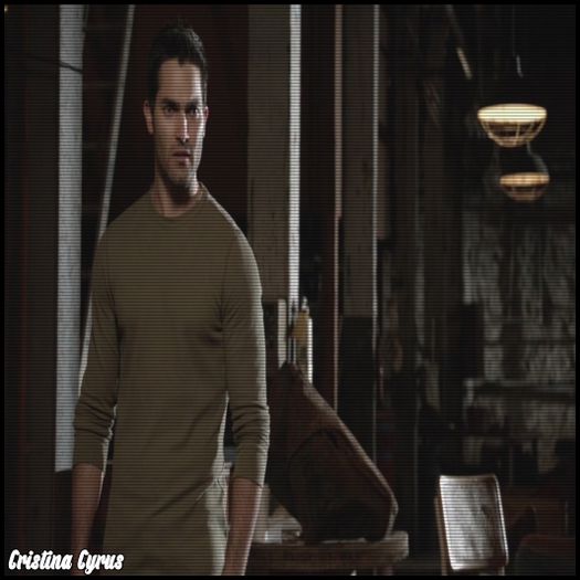 ➹`Петрова пожар.ϟ; *se uită la ea cu o sprânceană ridicată* Mpăi CL; Ne putem duce într-o debara... A stai, văd ce avem aici. #Katic ; O să încep cu tine. *o prinde de cap și o examinează cu lanterna aia* #Adda
