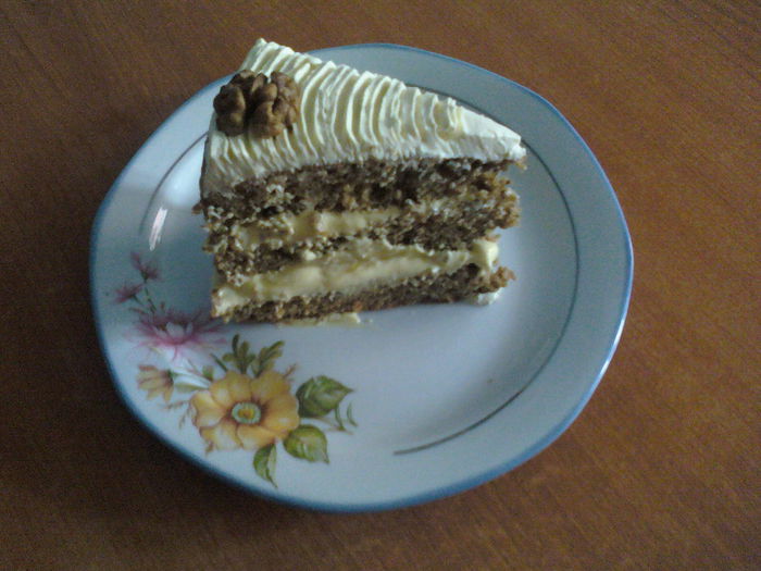 Tort cu blat de nuca și crema de vanilie - sectiune - Culinar 3