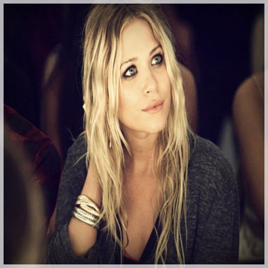 █ ▄→ întrun mod ciudat de la o vreme îmi place de tine -cl-; -nam somn că sforăie tata şi se aude pînă la mine:)))-
