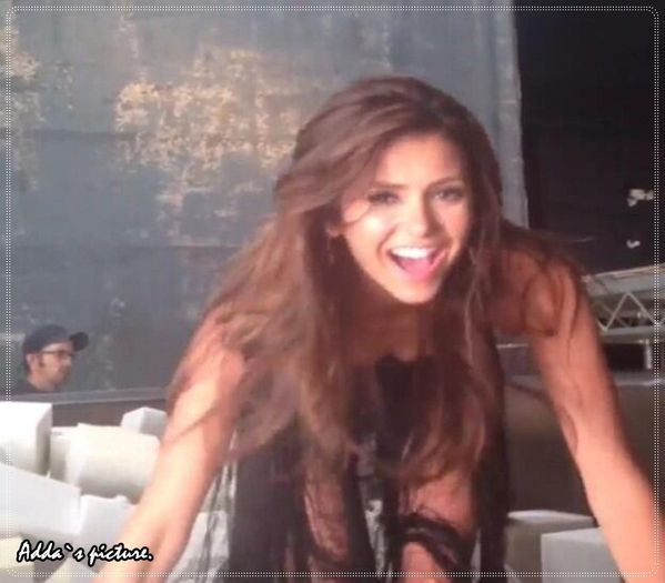 》 Uite atata esti de pr;;;ta=))))*gesticuleaza cu mainile si se acopera*