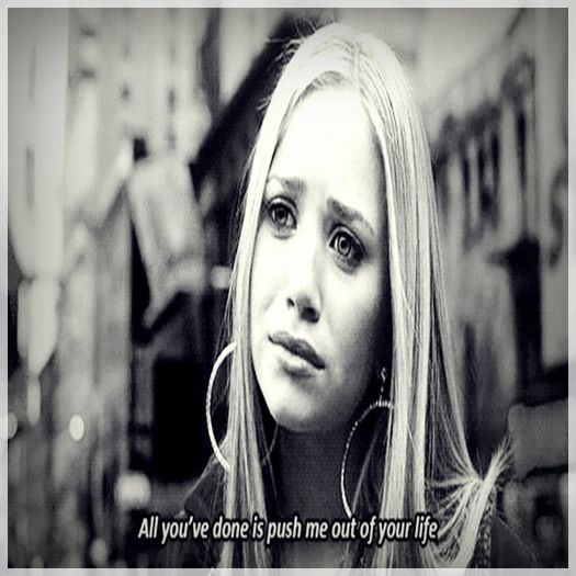 █ ▄→ -dă petrecăreţii afară- de ce crezi că încerc să te despart de tyler? -cl-; petru că te vreau pentru mine :)))))
