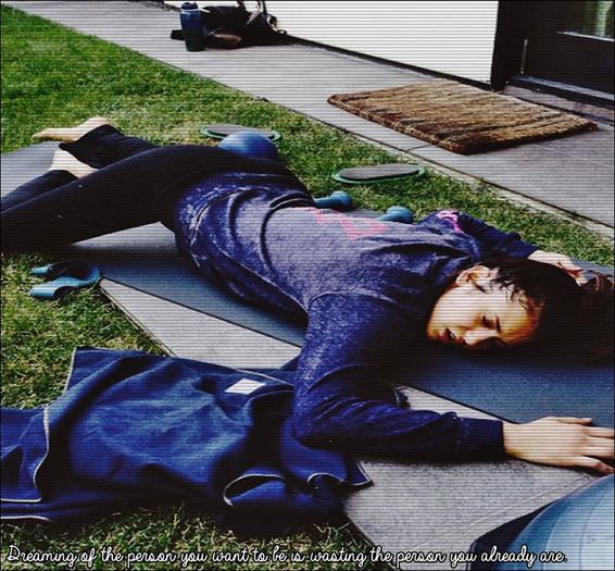 - [se aseaza IP pe canapea, ca de a deranjat`o cand a tras (cl) - here - episode 44 - done