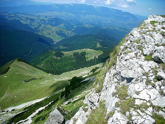 vedere piatra craiului si zona bran din scarita - Poiana Gutanu-Saua strunga