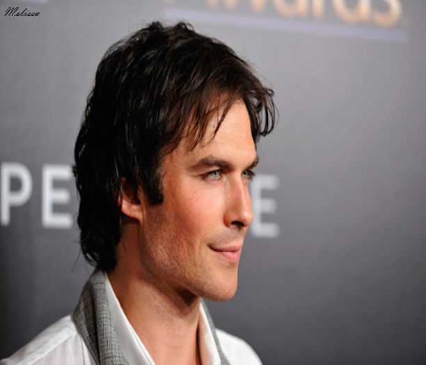 - Fac,tu ? :)) *ma uit la buzule tale,apoi dau cu palma pe obraz si se ruj si pe mana=)),cl; imi ridic privirea de la mana la tine *Te simti mai bine acum ? :)) ♥
