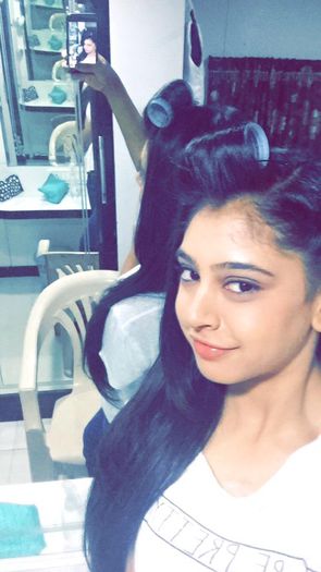 CAwhi7NU0AA41WP - Niti Taylor