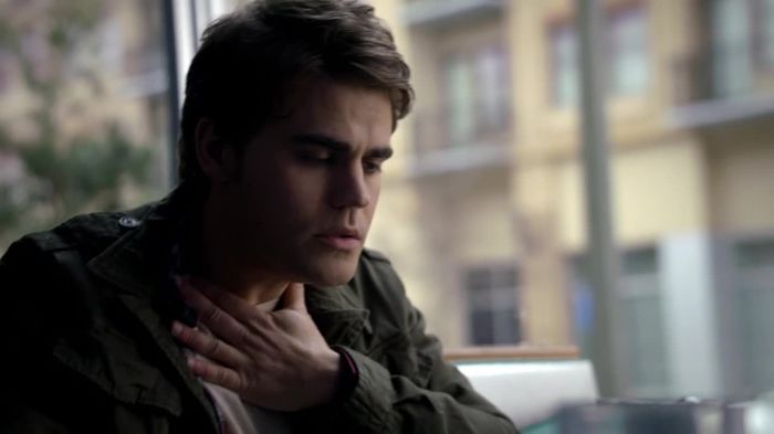 ;;CL Nu mai am aer... mi se face rau *se prinde de mobila*Ce o sa zica Damon despre asta?; Nici nu vreau sa ma gandesc...L-as omori pe KLaus dar dupa murim toti ... *sta idem poza tusind*
