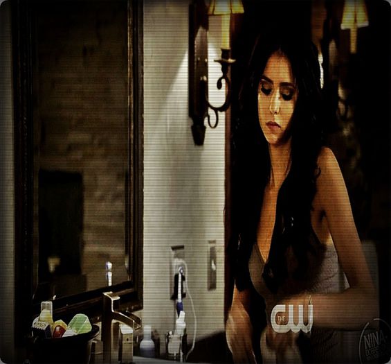 - [nu zice nimic doar se uita la patura de peste #Elena][=))