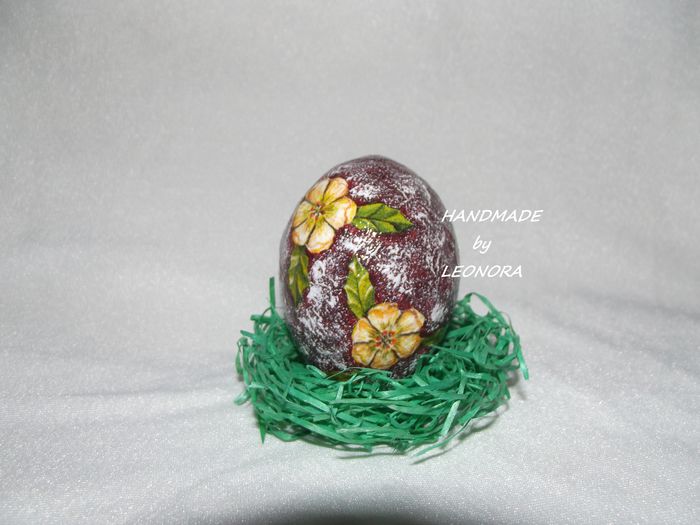 ou handmade flori - reciclare hartie-decoratiuni handmade de Pasti