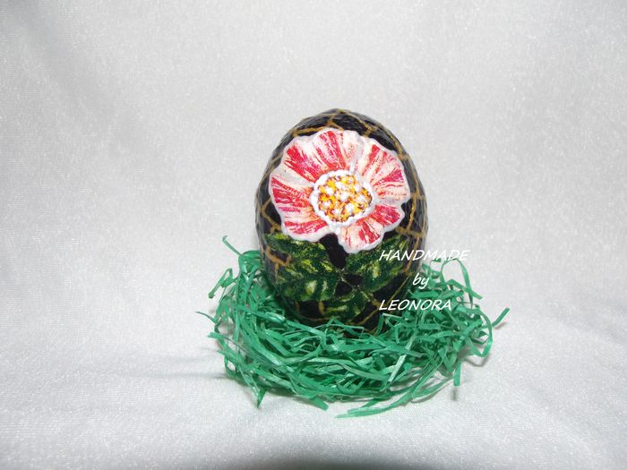 ou decorativ - reciclare hartie-decoratiuni handmade de Pasti