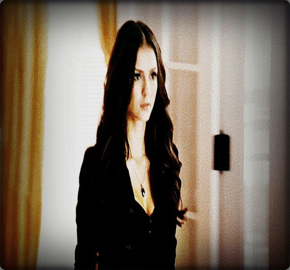 - N`ai fi zis la fel daca era #Caroline in locu ei... [il trage de langa sicriu](cl) - here - episode 45 - done