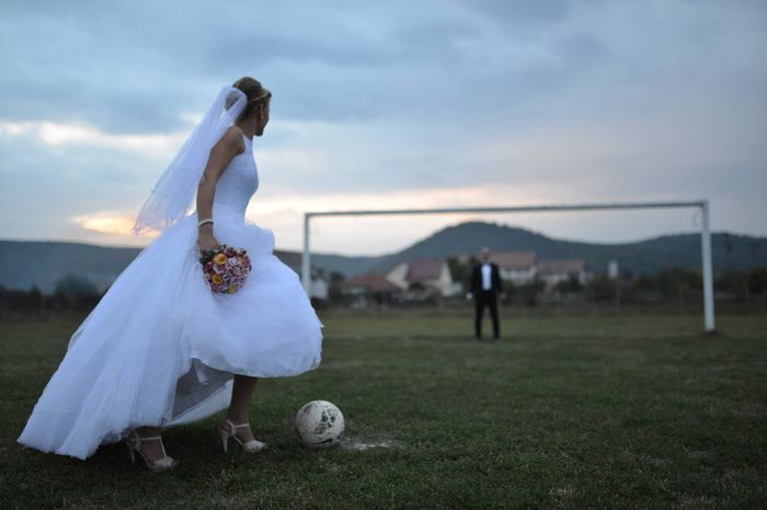 arbitru pe teren, in familie "portar" arbitru pe teren, in familie "portar"