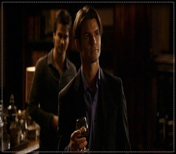 ;; clk Csf..m-am obisnuit cu sms-urile astea=)))))#Damon. Eu bine, am putina treaba..; Ne vedem mai incolo. *dispare cu viteza de vampir*
