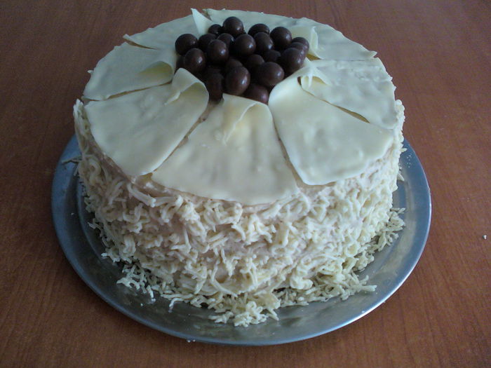 Tort cu blat de lămâie, crema cu nuca și înveliș de ciocolata - Culinar 3