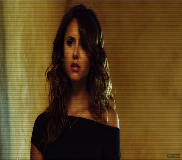 - Stai... [se uita la ea] Esti vie? O_o [=))))))