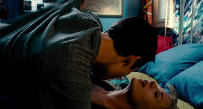 *o arunca pe pat*=))