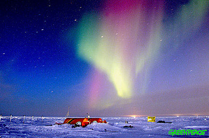 aurora-borealis-over-greenpeac - Auroara Borealis